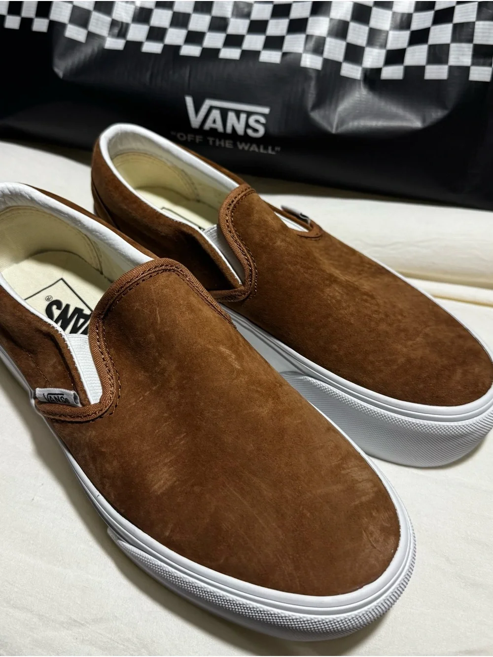 NEW Vans Brown Suede Slip-On Sneakers Women’s 7.5 with 2 Packs of Van’s Socks